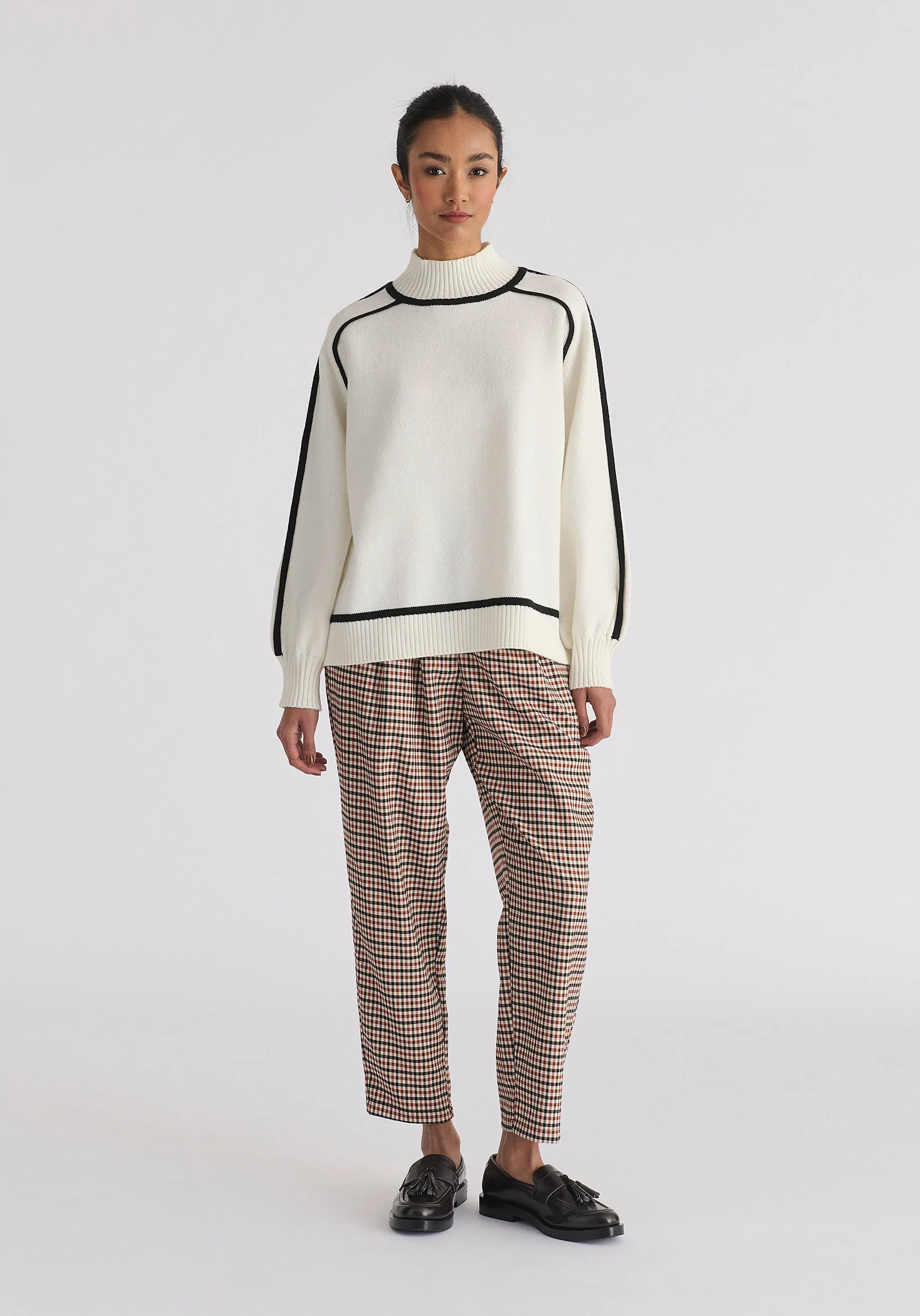 Contrast Stripe Piping Mock Neck Jumper