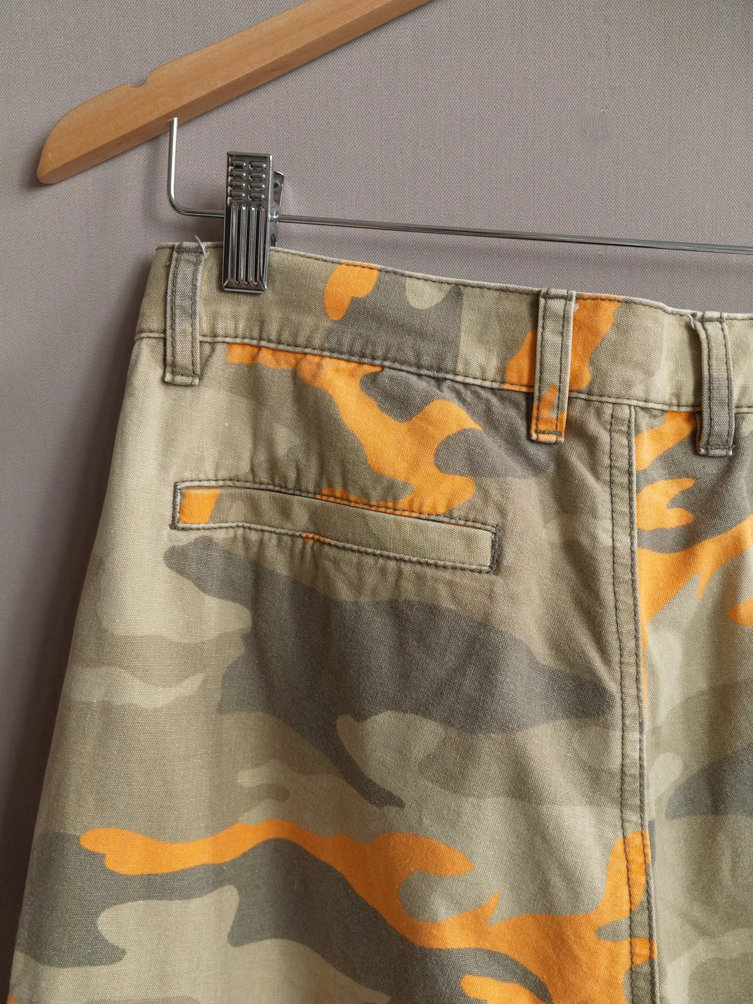 DKNY 1990s beige khaki orange camo multi pocket cargo trousers - womens M