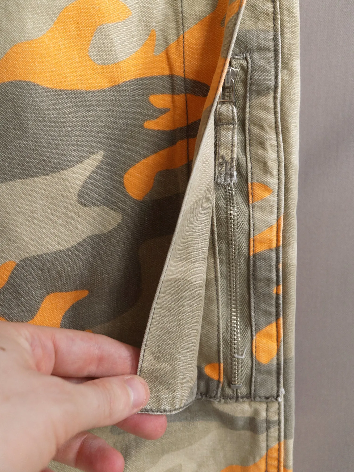 DKNY 1990s beige khaki orange camo multi pocket cargo trousers - womens M