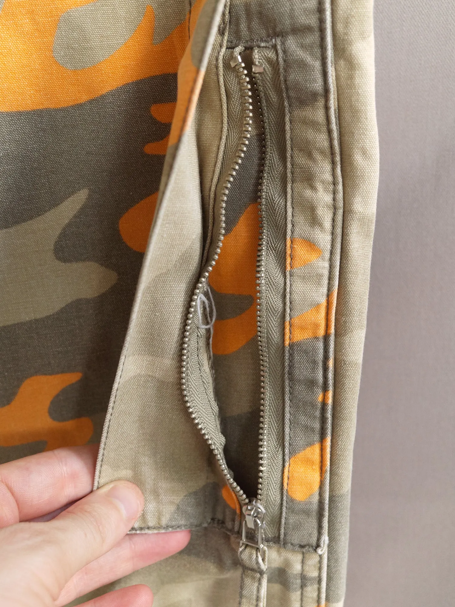 DKNY 1990s beige khaki orange camo multi pocket cargo trousers - womens M