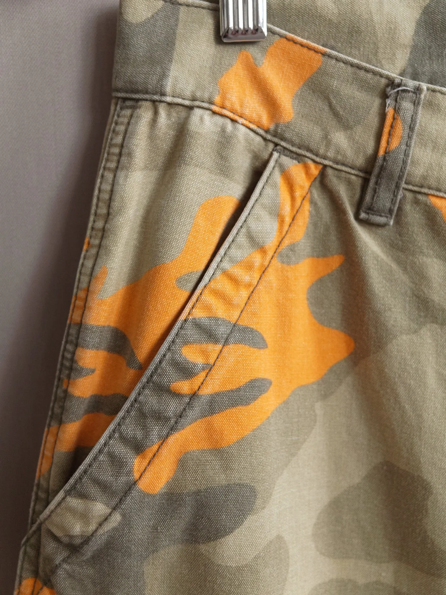 DKNY 1990s beige khaki orange camo multi pocket cargo trousers - womens M