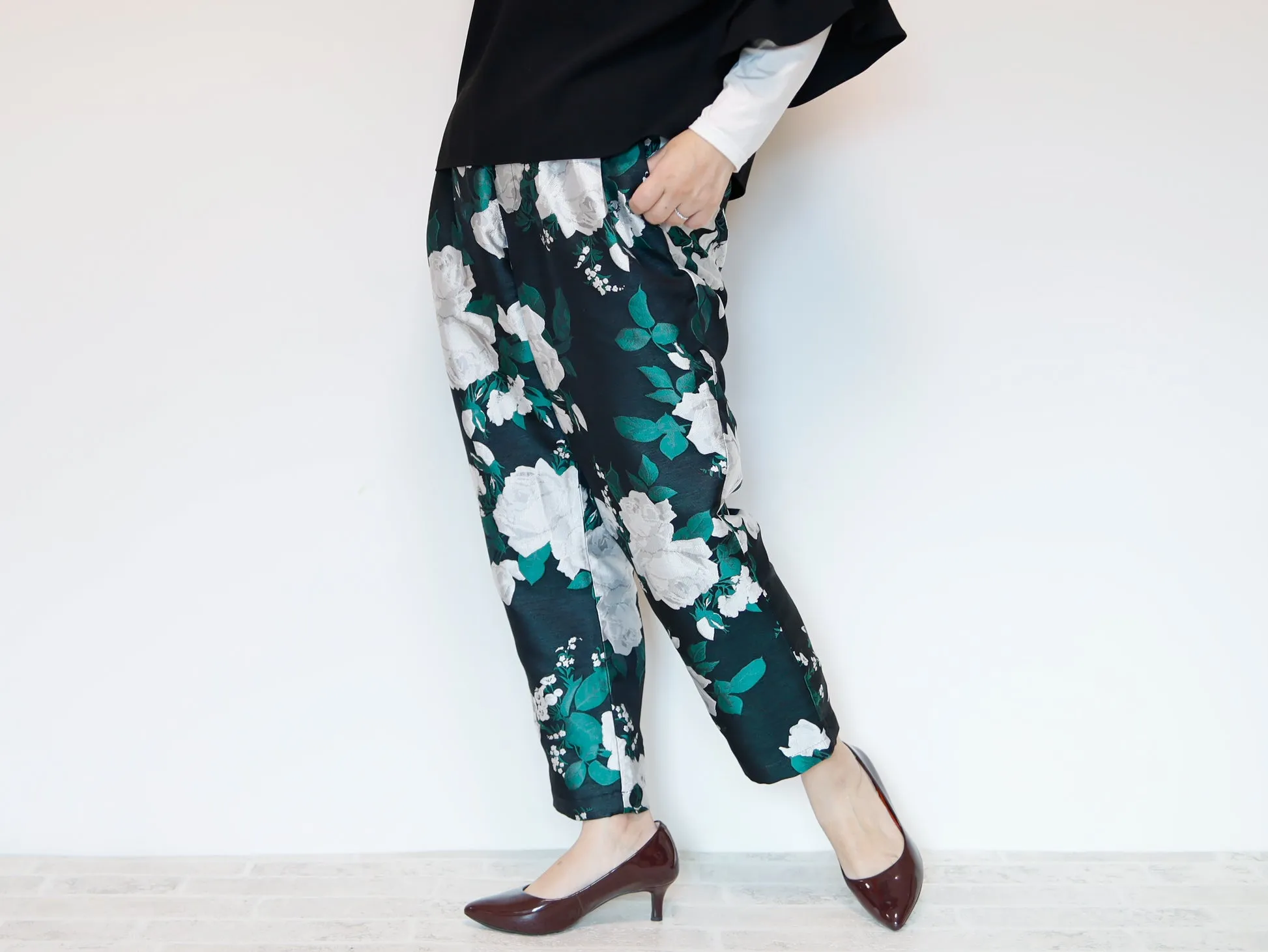 <P10RK> EUROPEAN ROSE  BLACK-Tapered Pants