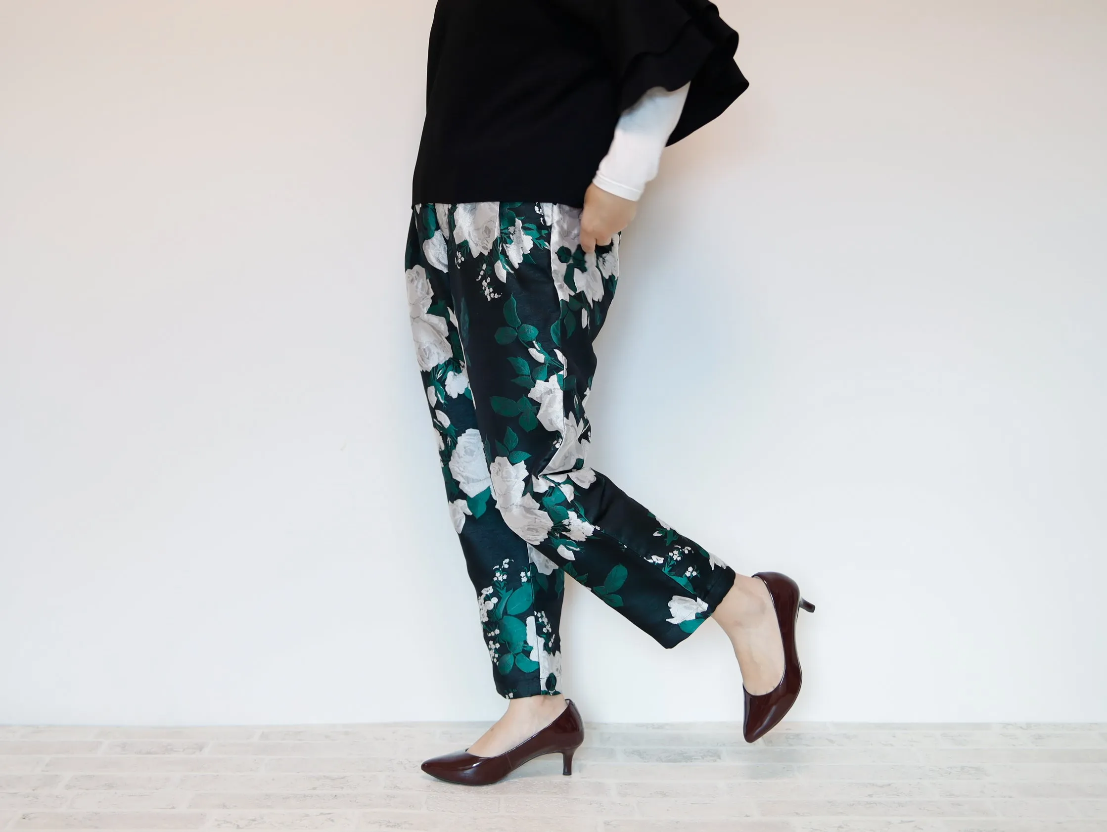 <P10RK> EUROPEAN ROSE  BLACK-Tapered Pants