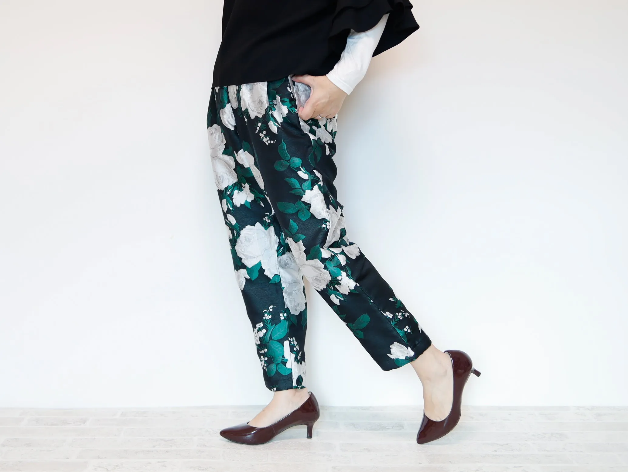 <P10RK> EUROPEAN ROSE  BLACK-Tapered Pants