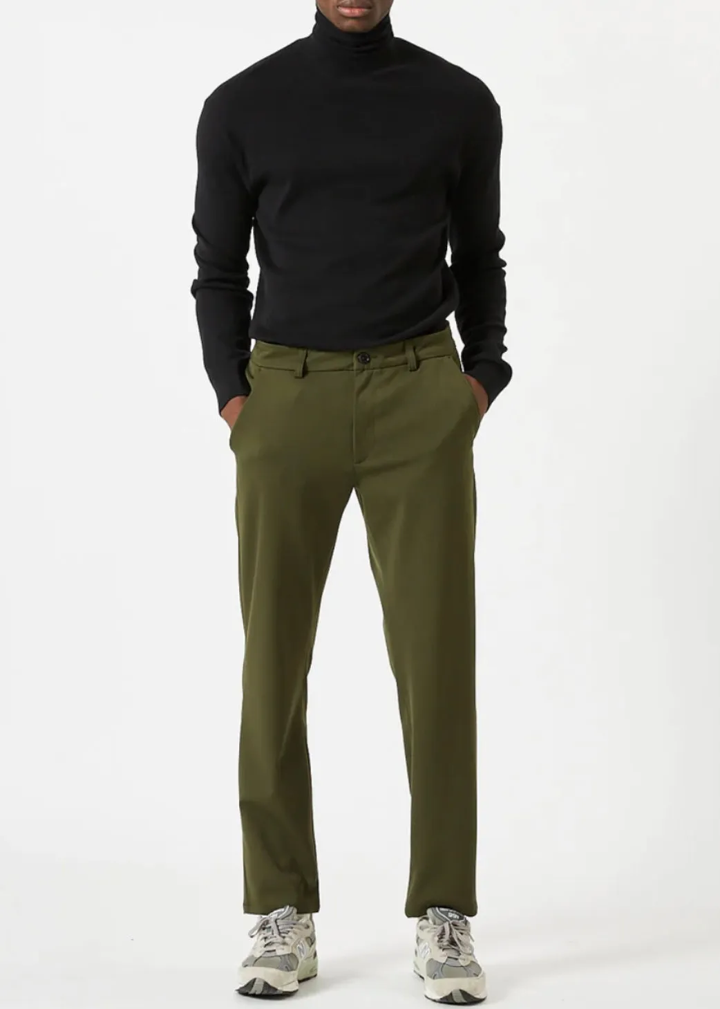 Sofus Chino Pant in Beetle